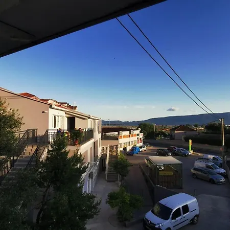 Apartman Center S Parkiranim Mjestom *